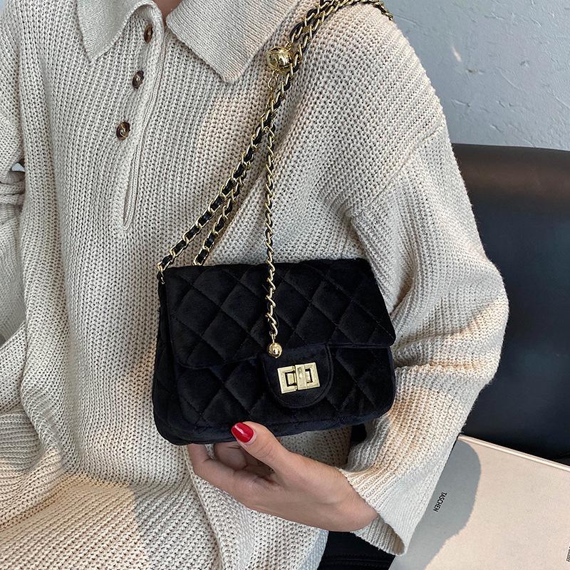 schwarze kleine tasche