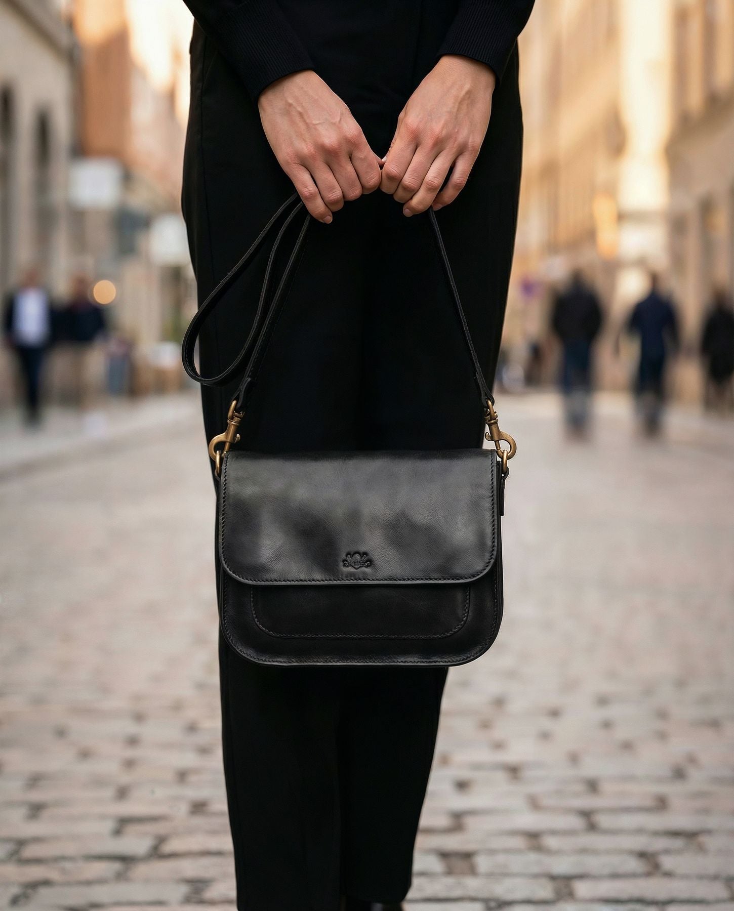 schwarze schultertasche